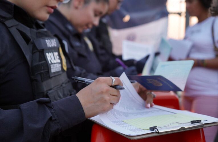 La nueva regla de Trump sobre las ‘green cards’ golpea a la migración legal