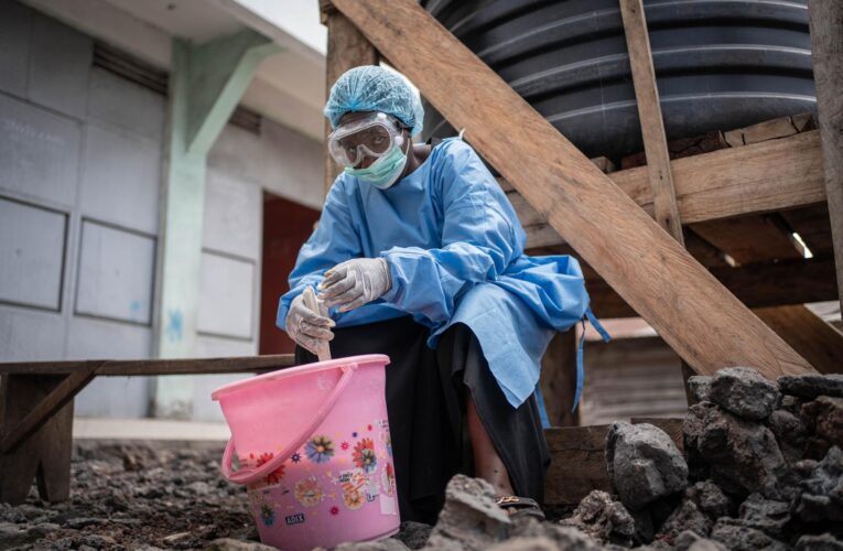 OMS y RD del Congo trabajan para lograr una vacuna contra la cepa del actual brote de ébola